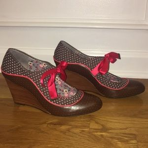 Poetic License, Size 9, Red and Brown Wedge